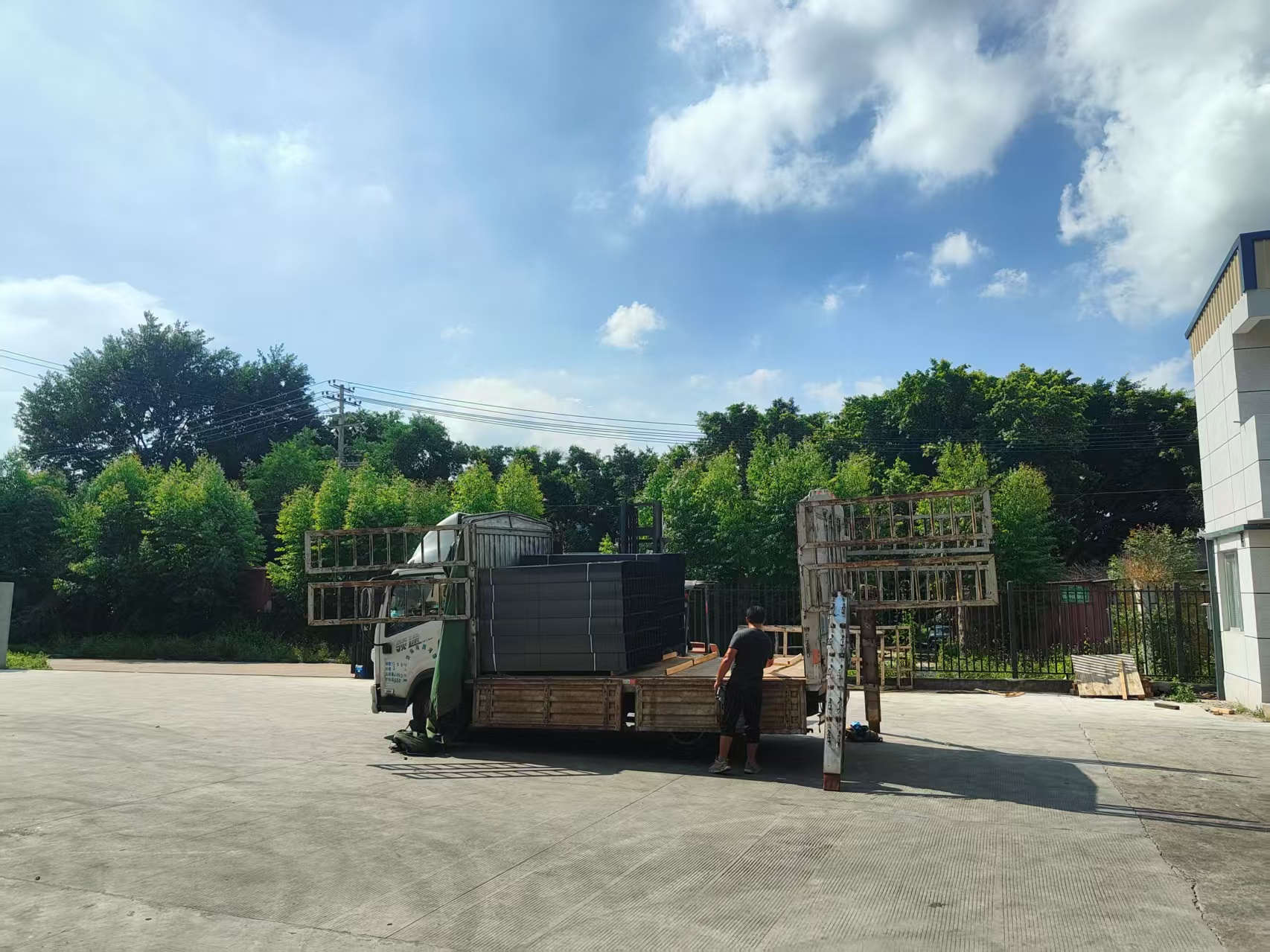 福建电缆桥架,福州桥架厂家,梯级式桥架,槽式桥架,大跨距桥架,模压桥架,防火防腐桥架,鑫天朋电气,JDS线管,金属线管